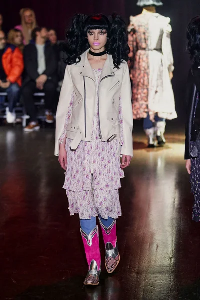 Look 25